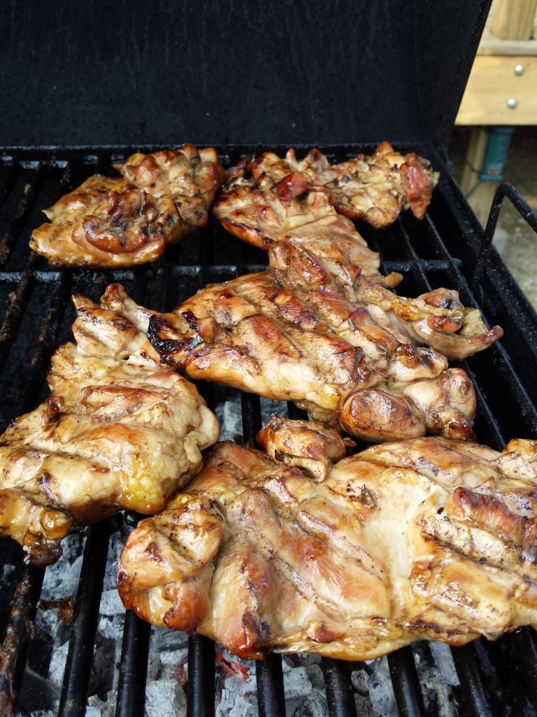 RhodyRubs's tweet photo. Homebrew and meat dust marinated chix thighs! http://t.co/3UpnyAIKA7