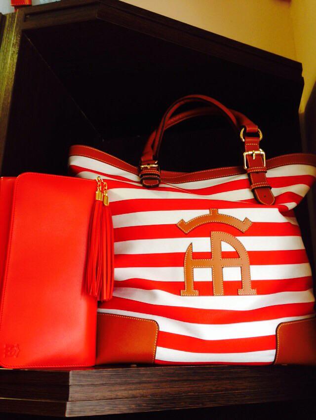 HierroyAlberoSA's tweet photo. Conoce nuestra colección de #bolsos increibles. Aquí os dejamos uno de ellos #FashionVictim http://t.co/JmL8t0bQ27