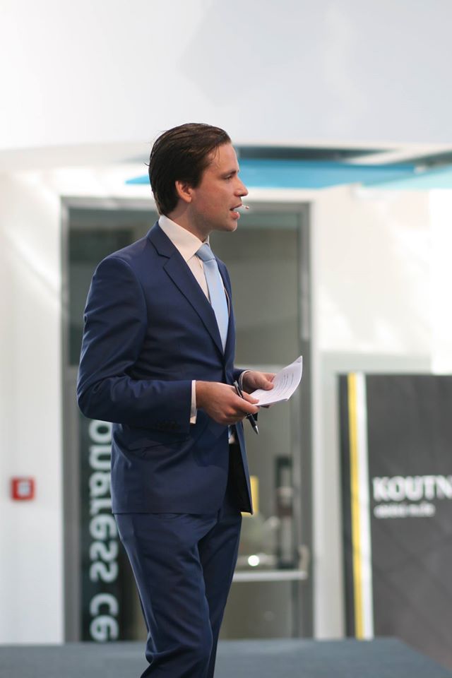 LukasKovanda's tweet photo. Takhle jsem v sobotu moderoval celodenní #Cashflowsummit 2015. Zajímavá zkušenost, hodnocení přenechávám jiným. http://t.co/tnPJw15rWu