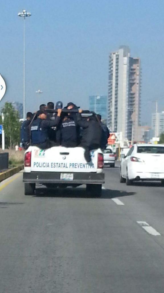 jojuvallejo's tweet photo. @JavierLopezDiaz el sábado a las 9:30am en Atlixcayotl, esto no es infracción? Un peligro para todos. http://t.co/gyn3fktaJl