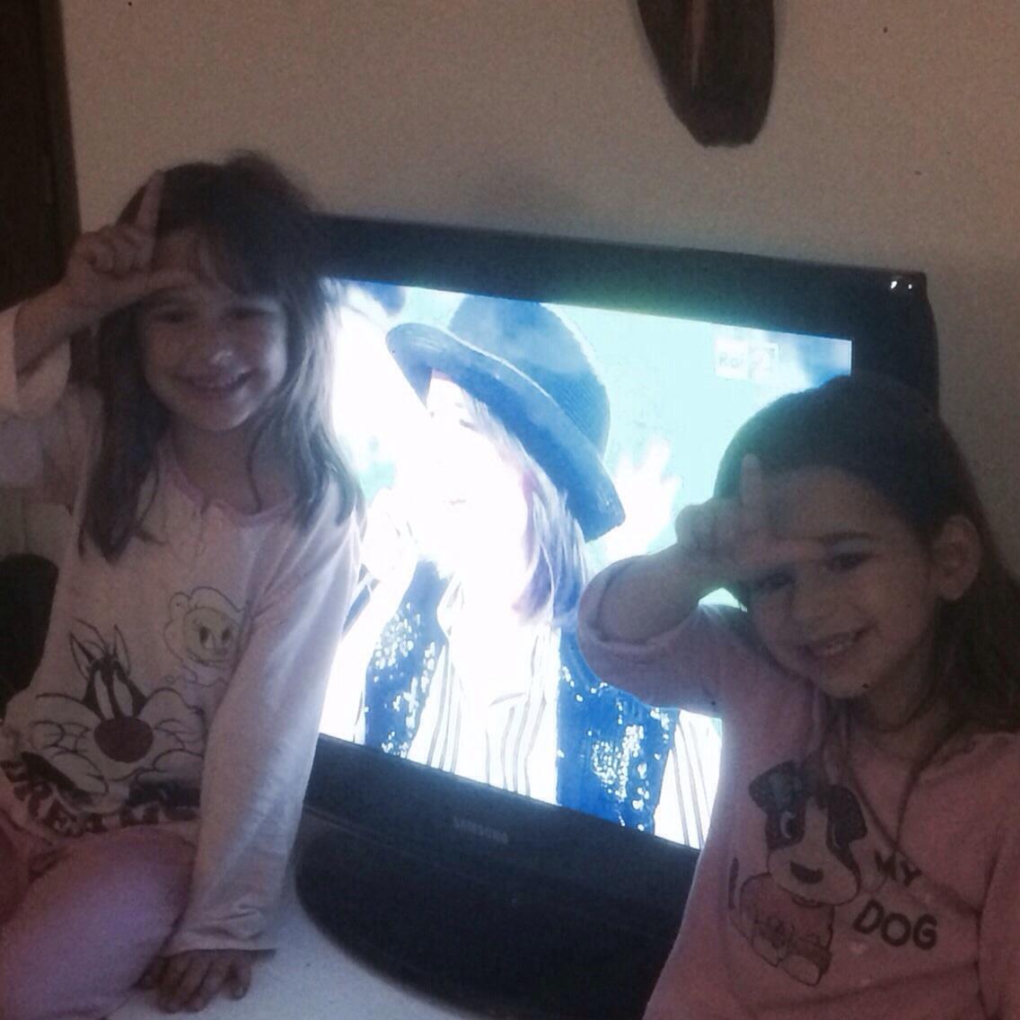 felline_sara's tweet photo. Mi arriva questa foto di due bambine Loser 😃 carinissime 😃
Anche loro fanno parte del club ormai 😃 @jaxofficial http://t.co/3HJTW0N0TW