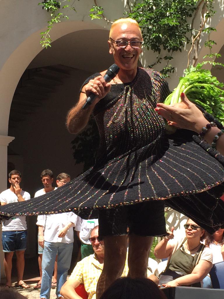 in_out_style's tweet photo. Impresionante Alessandro Corsini #PasareladelasArtes @ArtesVlc http://t.co/4aaYfhckkF