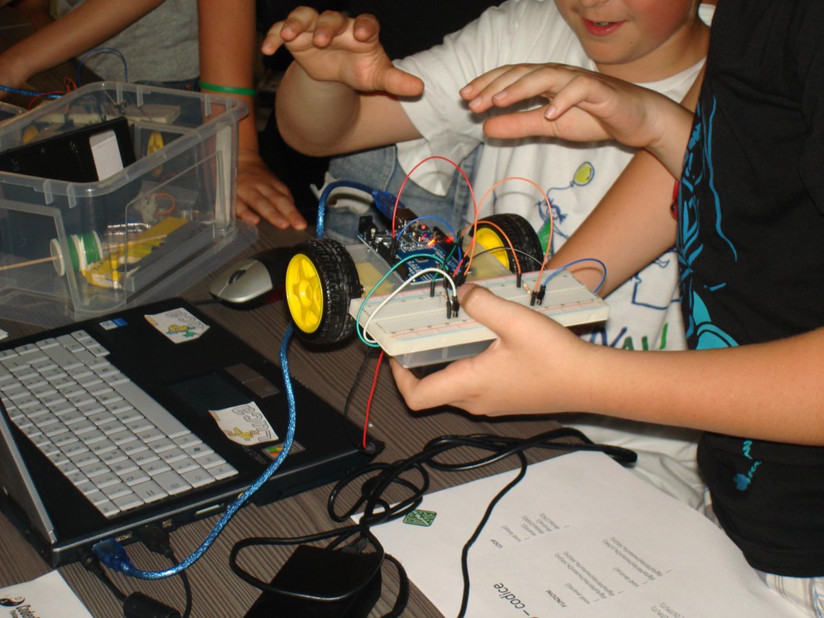 CoderDojoPavia's tweet image. #CoderDojoPavia #bambinfestival our first steps in robotics: so exciting!!