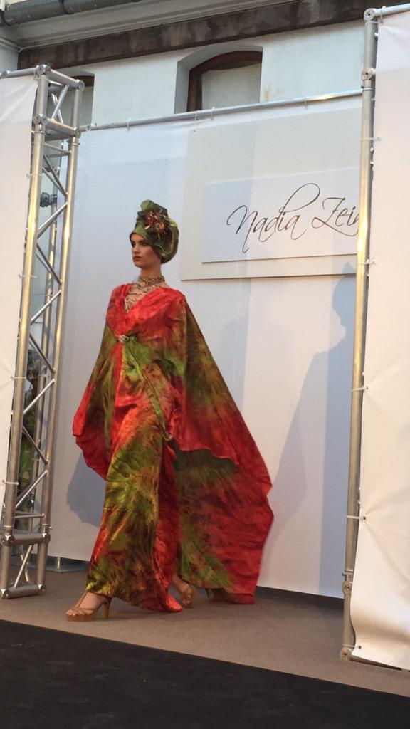 in_out_style's tweet photo. Ultimo desfile #pasareladelasartes @ArtesVlc Nadia Zein #Nadiazein http://t.co/T1QBrwtWlV