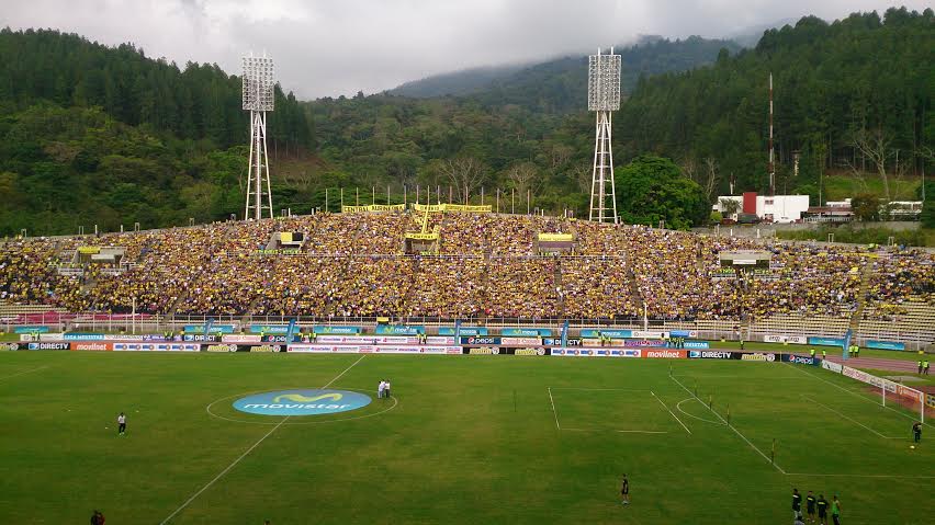 lanacionweb's tweet photo. #Venezuela Así se inundaron de amarillo y negro las calles de San Cristóbal por la octava estrella #SentimosLa8va http://t.co/ySdwMhrjbx