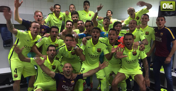DiarioOle's tweet photo. Mirá la intimidad del festejo del #Barcelona ▶ http://t.co/7evQP2ZXgd http://t.co/sWr36zqgus