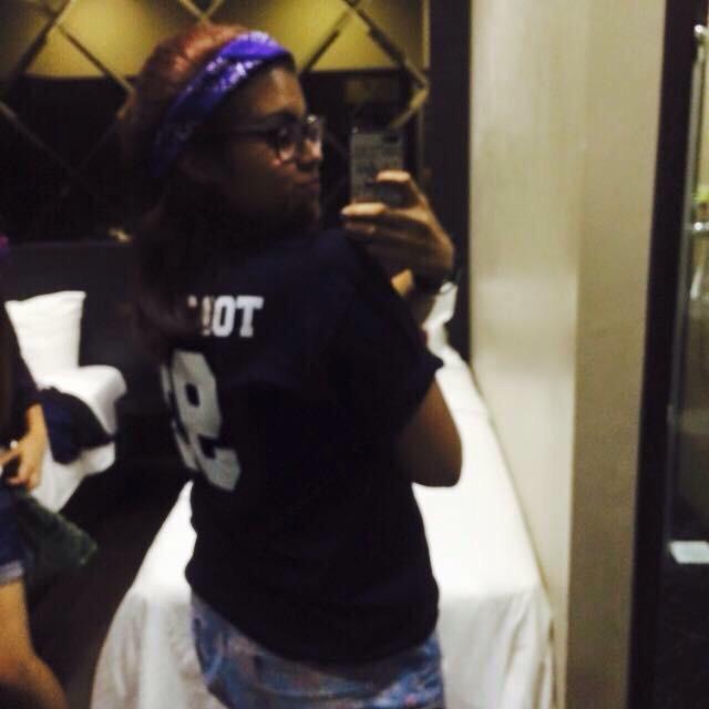 bandanaproject's tweet photo. . @tiffnatasha is #BlueForLouis ! Are you? Send us your pics! #NoControlDay 💙 #BandanaProject http://t.co/HeuOkmbFVB