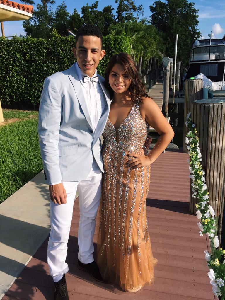 lachachi__'s tweet photo. #prom2k15 #ATMSENIORPROM #atmprom2k15 #atmprom http://t.co/XtMuqFV5Rq