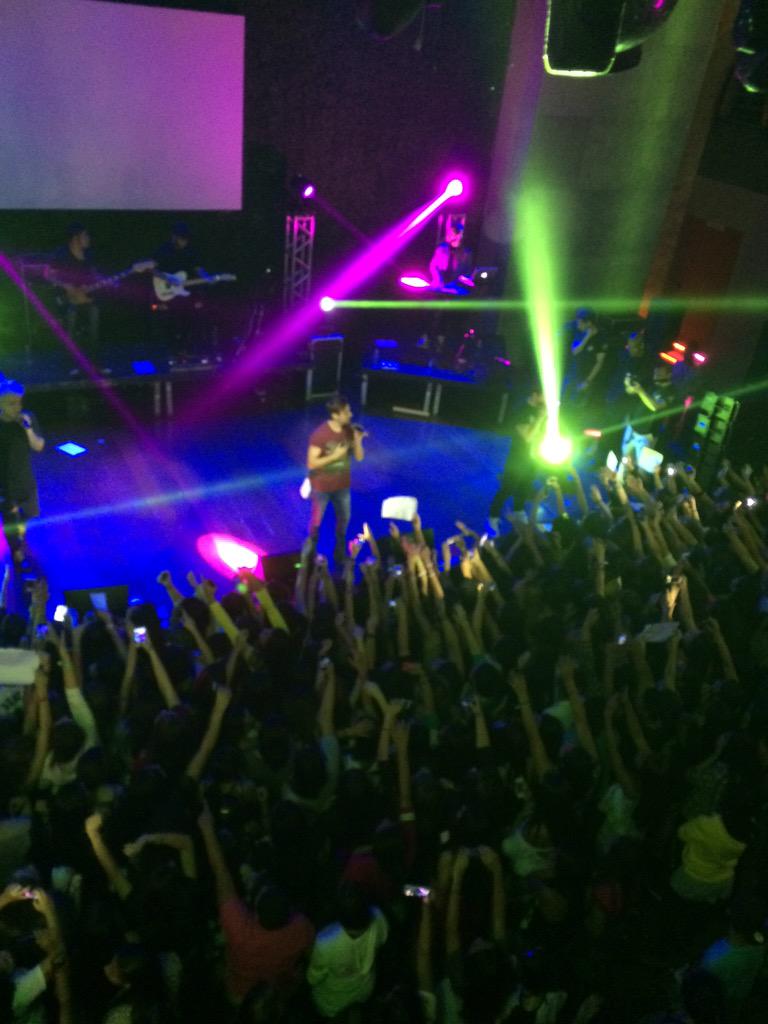 SiteConexaoFly's tweet photo. #FlyEmSantos teu olhar http://t.co/CzPnzu9kKM