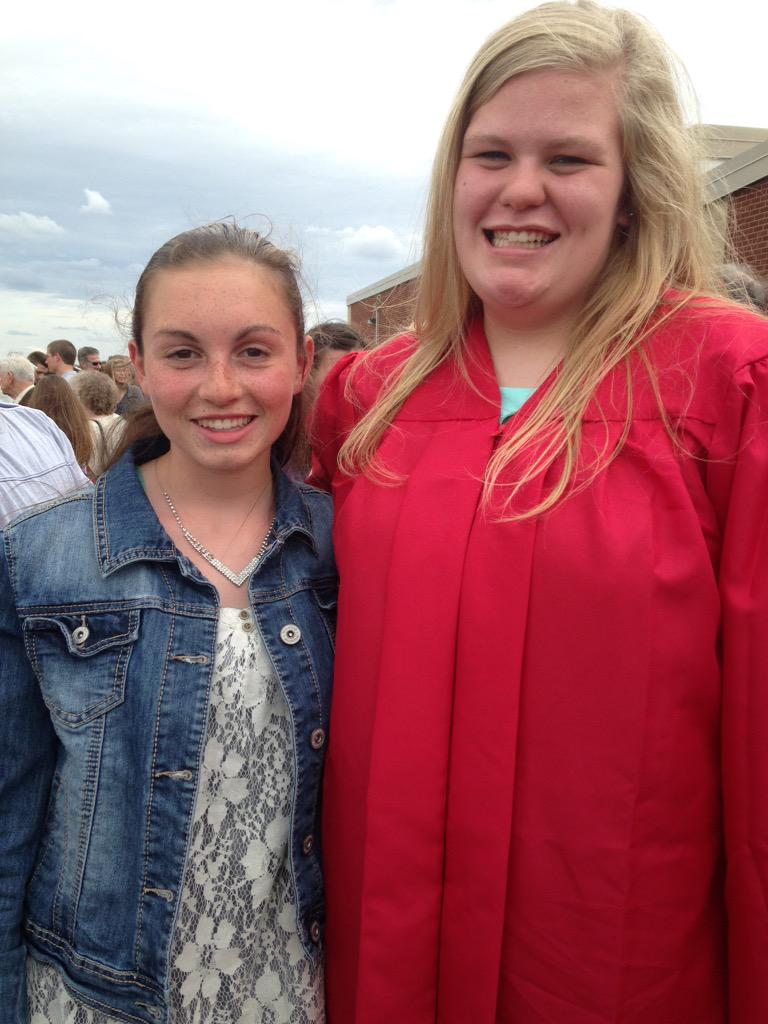 Emma_Nelson17's tweet photo. Congrats Ellie ๐โค๏ธ #theheightdifference http://t.co/Yhwj3ALJA9