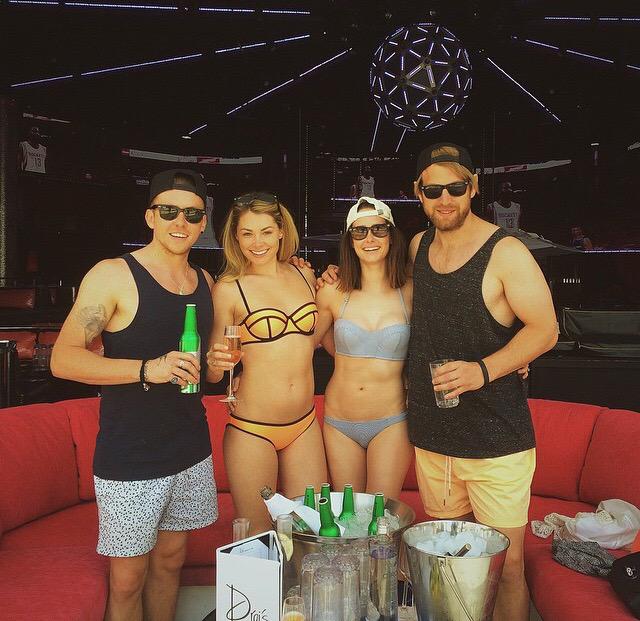 702ENT's tweet photo. Looking after this lovely group @GeorgiaHorsley1 @roseKillin @itsDannyJones @keithmahon #DraisBeachClub #702 #Vegas http://t.co/A2xpAnbG7v