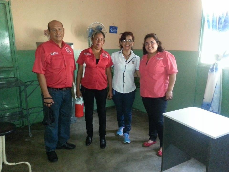 Defensores Rosa Chacón y Williams Sánchez con la Profa. Nazareth Contreras jefa de P.D.E. Municipio Escolar Nro. 2