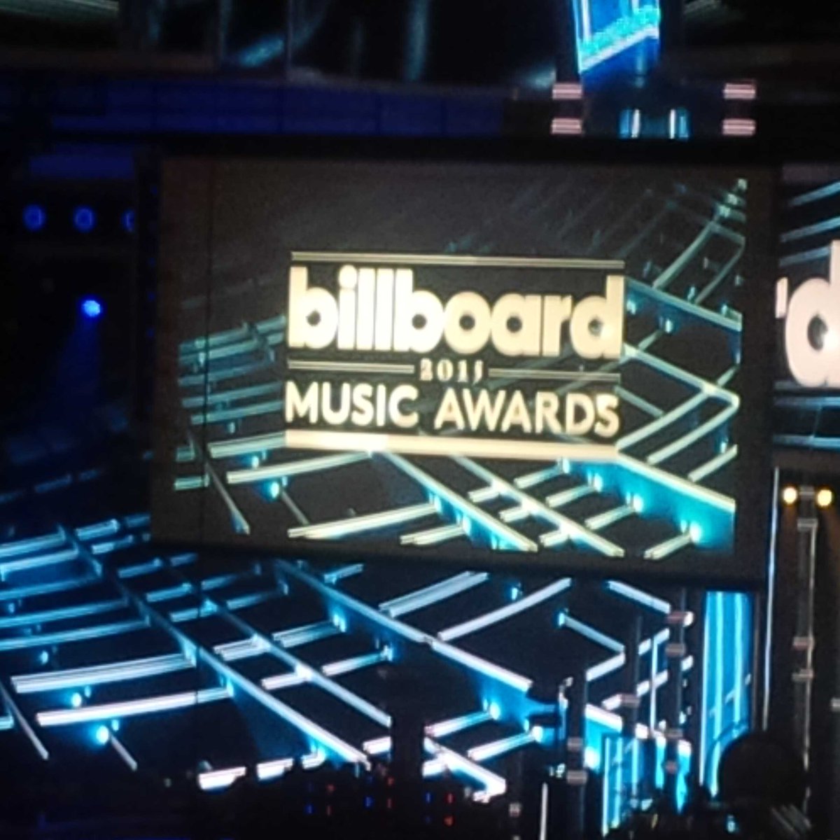 MommaLizzy3's tweet photo. almost show time #2015billboardawards #lasvegasbaby http://t.co/7efwR5MVMZ