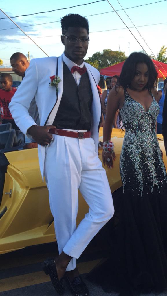 Kevin81__'s tweet photo. #MiramarProm2k15 #MiramarProm2015 #prom2k15 http://t.co/ndjo326xkw