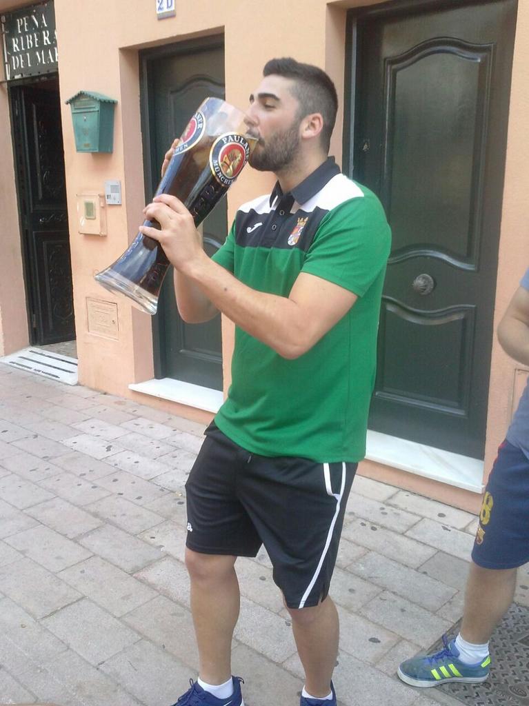 jonathaang21's tweet photo. Campeones de Andalucía todo esfuerzo tiene su recompensa ya tocaba!!! Con la Copa http://t.co/wCvDdkU8hl
