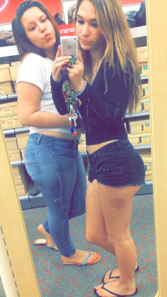aleisiaanicolee's tweet photo. @axlilh Miss this gurllll 💜😈😈 http://t.co/HhUCBPeFAd