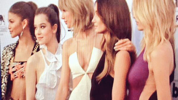 QuoteTaySwift's tweet photo. #SquadGoals 👌🏼 http://t.co/9lH2XxSbN2