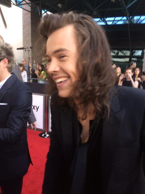 Harry hoy en la alfombra roja de los BBMAs -17/05- #OF1D

😍😍