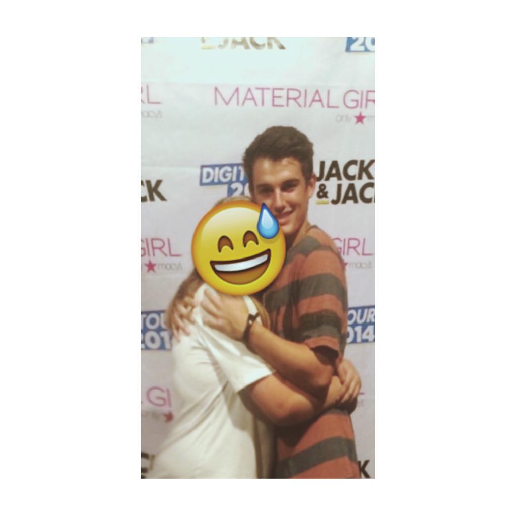 omahassquad's tweet photo. reallyyyyy missin kenny right about now 😭❤️😘 @iamKennyHolland #digitour2014 #memphis 09/05/14 💦 http://t.co/bwkJUmHU5G