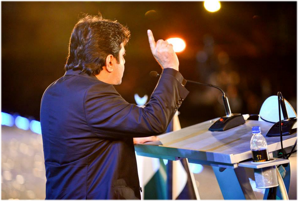 anparhlikhari's tweet photo. Hey #InvestigativeJournalists,
Do you know how much a #FakeDegree cost?

CEO addressing #AxactTeamMeet 
#Bol http://t.co/XVfhbYKTGf