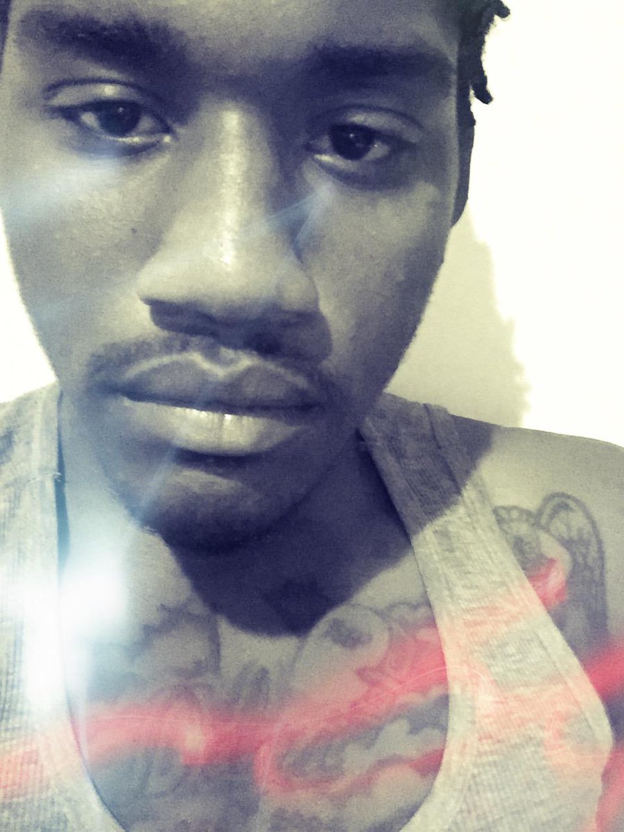 IPAID_MY_DUES's tweet photo. 👓It feels good to be mee thank you God for that YOU GOTTA STAY TRUE TO YOURSELF AT LEAST ALL THE TIME👓 http://t.co/gwe7kZf9XC