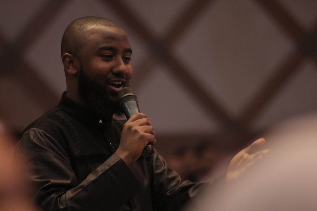 AfiqAimanAzhar's tweet photo. Our thoughtful emcee yesterday ! @boonaamohammed  #ilmfest http://t.co/1f2Qto85Jq