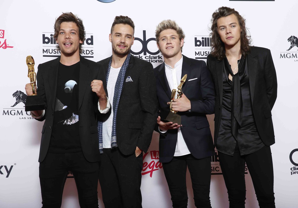 GulfNewsTabloid's tweet photo. #BBMAs: Awesome foursome #OneDirection won Top Group &amp; Top Touring Artist but @Real_Liam_Payne was cut off. #OnNoLiam http://t.co/7PFwvUT8Cu