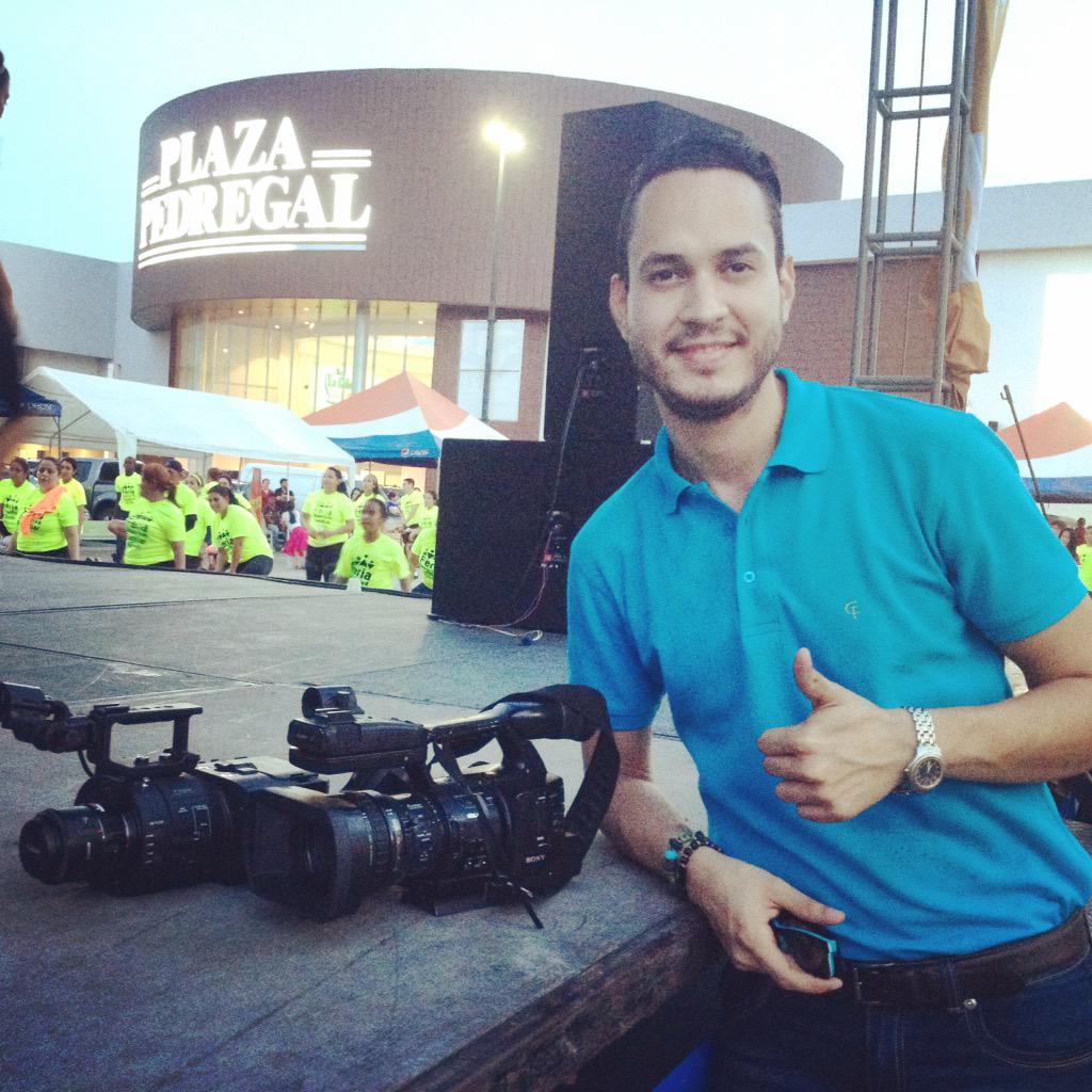 jeanclh12's tweet photo. Mayo se esta volviendo un mes super cargado! #festivaldelsol #altia #diunsa #filmakerstudio 🙌🎥😍 http://t.co/ppwIBk4tKQ