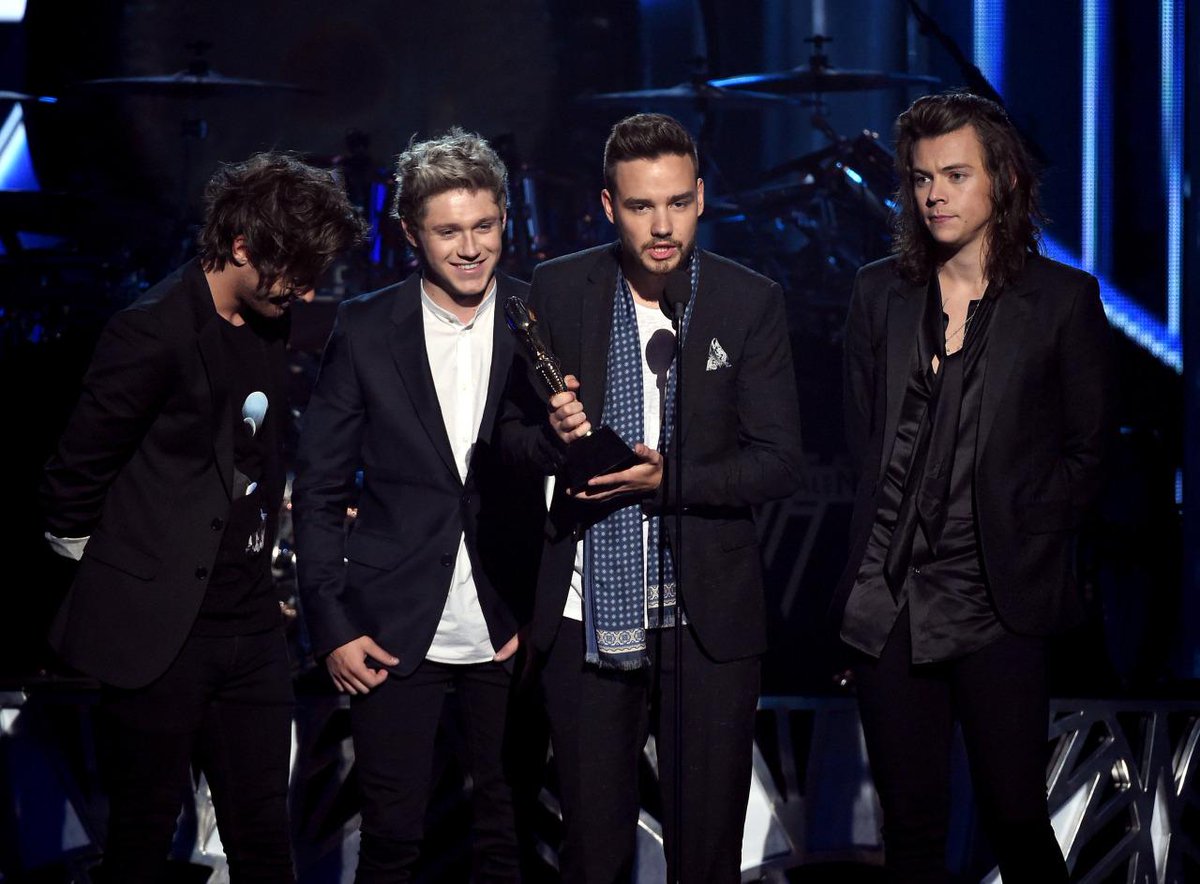 HQ: Los chicos recibiendo el premio de "Top Duo/Group" de los BBMA's, en Las Vegas -17/05- #OF1D