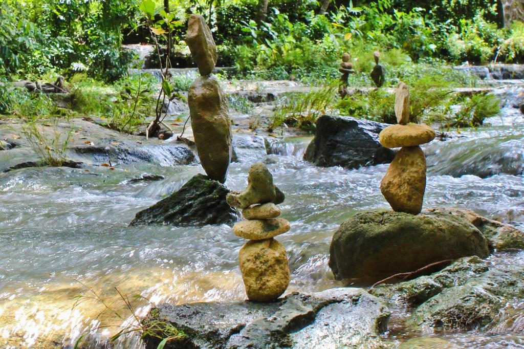 #rockON #rockArt #rockArtindonesia #rockBalancing #rockBalancingIndonesia #rocksculpture #rocksculptureindonesia