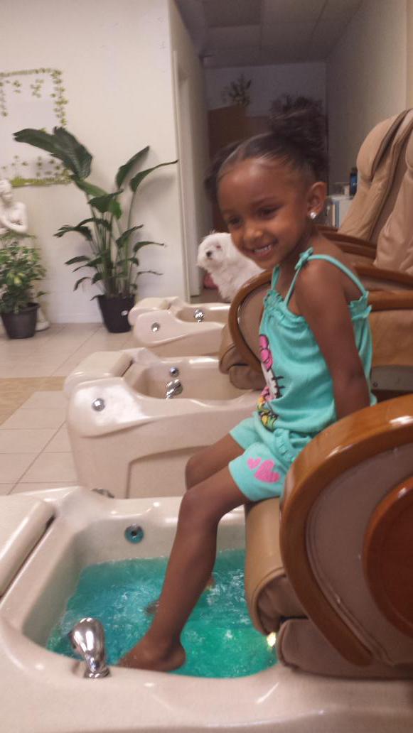 EyeCandyMcGill's tweet image. #YesterdaysFun #PedicuresWithMyMiniMe 😘👸💅 #MommyDaughterLoVe 💋💜💖💘💞 #TeamUs #Always&amp;amp;Forever 💕💞💕💞💘