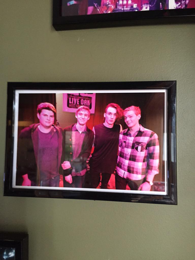 KFarley182's tweet photo. @PTmusicsounds @hi_nick_via you got a few pictures on the wall at The Live Oak. #Legends http://t.co/9LtGsu9Y9t
