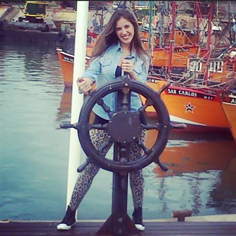 nadiaepstein1's tweet photo. Timón en mano...#UnaRemadoraDeLaVida #JackySparrow 👏👇👏°. http://t.co/O0frLCe3nc