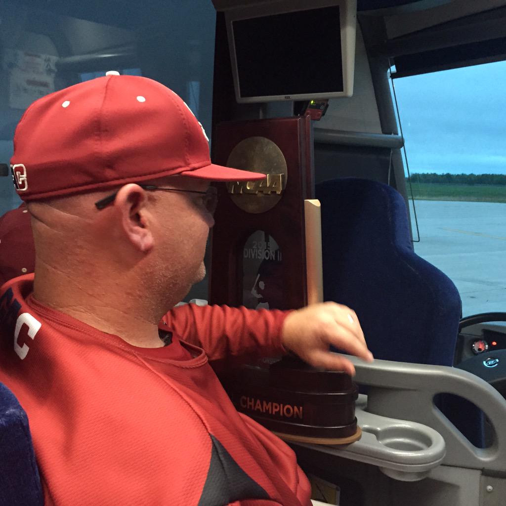 ShawnJonesUSM's tweet photo. .@codyhooten is not letting this out of his sight! @Reddiebaseball #ImReddie http://t.co/tFynUBxtKR