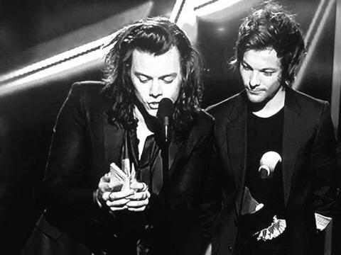styles_troy's tweet photo. LARRY IS SO FUCKIN ALIVE !
#WeWantNoControlAsASingle #ProjectNoControlDay http://t.co/Ss8zBz8Kcj