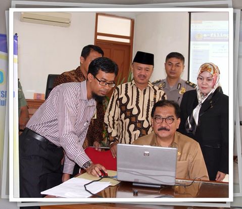 shadiq4sumbar1's tweet photo. Mengikuti kemajuan teknologi, seiring perkembangan zaman, itu perlu dilakukan..
#suksesshadiq #shadiq #menujusumbar1 http://t.co/hEAME8GXPd