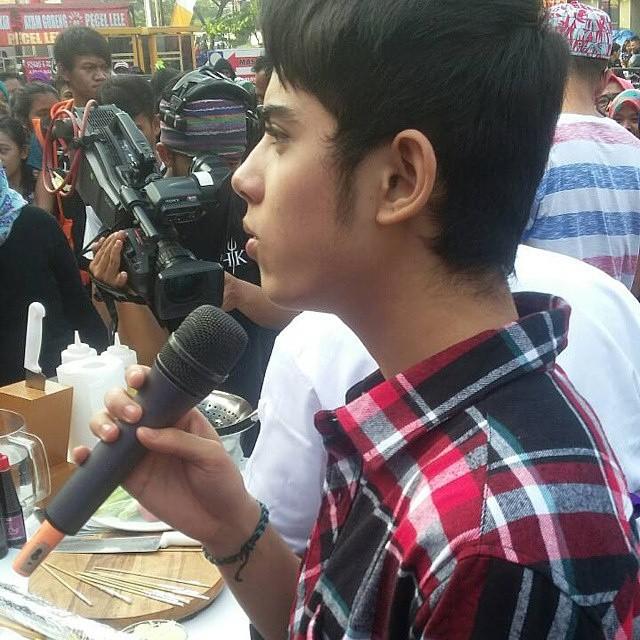 961Titi's tweet photo. Satu Kata Buat Cowok Ganteng Ini PERPECT 😃 @alysyarief @yhiyie23__ @Devis_NIC @Kaiaaa23 http://t.co/UFRaHN4VR3