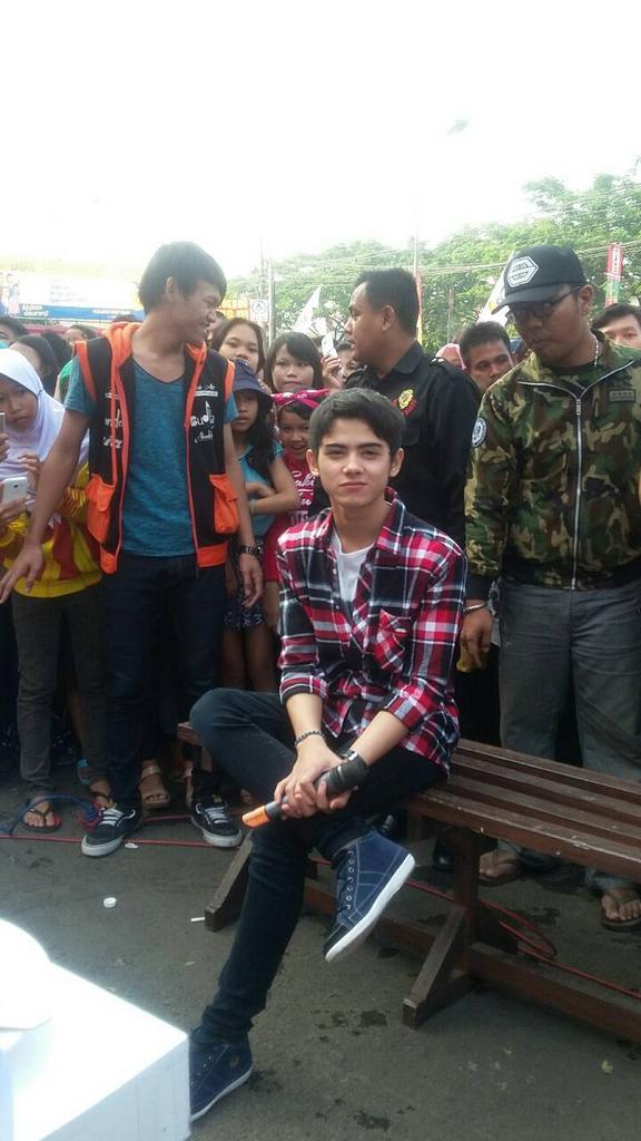961Titi's tweet photo. Satu Kata Buat Cowok Ganteng Ini PERPECT 😃 @alysyarief @yhiyie23__ @Devis_NIC @Kaiaaa23 http://t.co/UFRaHN4VR3