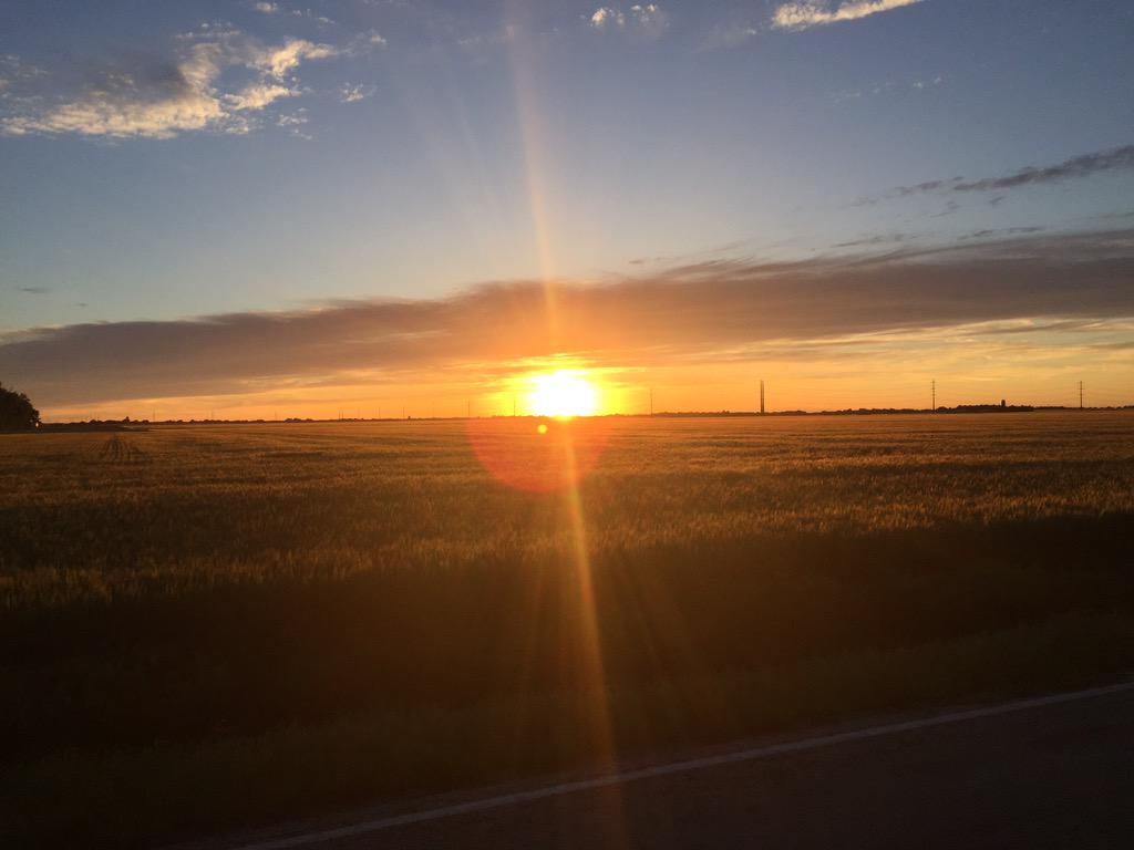 LRB33_'s tweet photo. Last sunset before my man leaves for his European adventures 😢 http://t.co/Q7gDgRyY7U