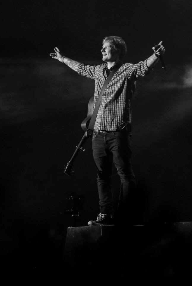 los40colombia's tweet photo. No podía faltar la presentación de @edsheeran en los #BBMAsCon40 cantando 'Blood stream'
http://t.co/MCjv3nN0ic http://t.co/ctYZR1YqdY