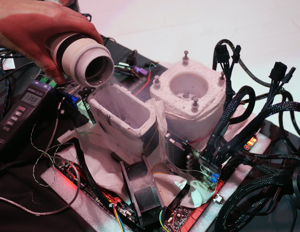 ASUS_ROG's tweet photo. Few hours left to submit your extreme #overclocking results to the #OCShowdown http://t.co/dOhBFs6P3o http://t.co/UGj1w2VOqF