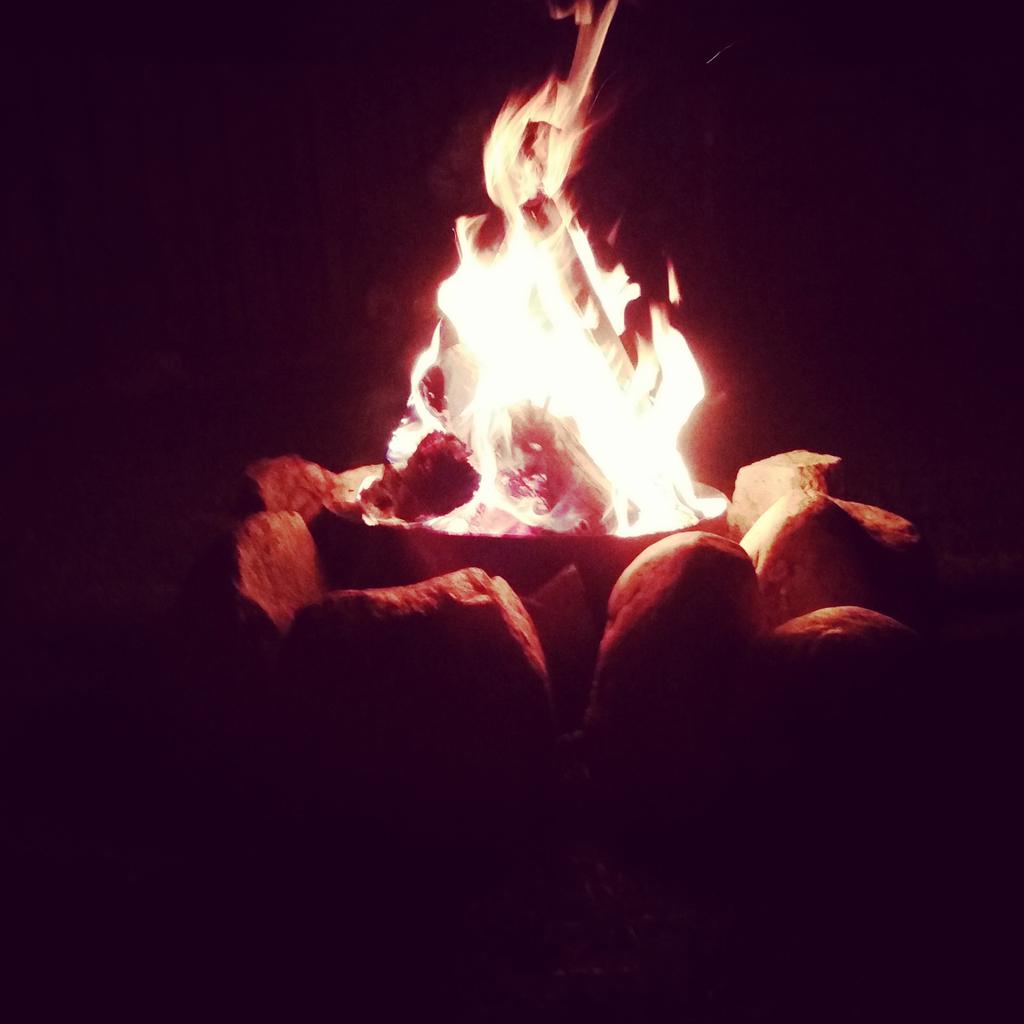 Mr__Nine's tweet photo. Happy May 24 everyone. Bonfires and Beers. #proudtobeCanadian http://t.co/GQZ0HR9Fzn