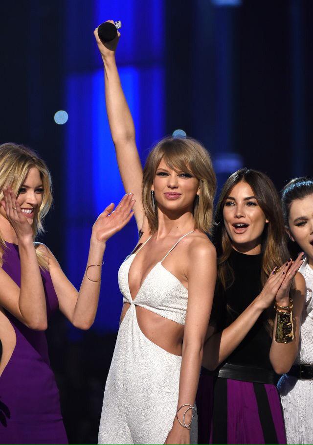 SwiftInstinct's tweet photo. Being on Taylor's squad is goal. #BBMAsSquad http://t.co/PXHApg0M11