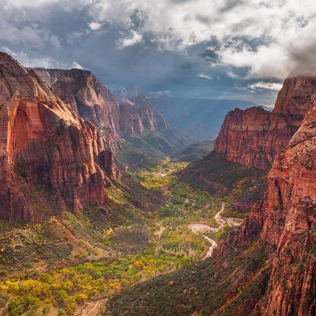 EarthPix's tweet photo. Storm Approaching Zion Canyon | Photography by Nico DeBarmore http://t.co/QrbRrrzljc