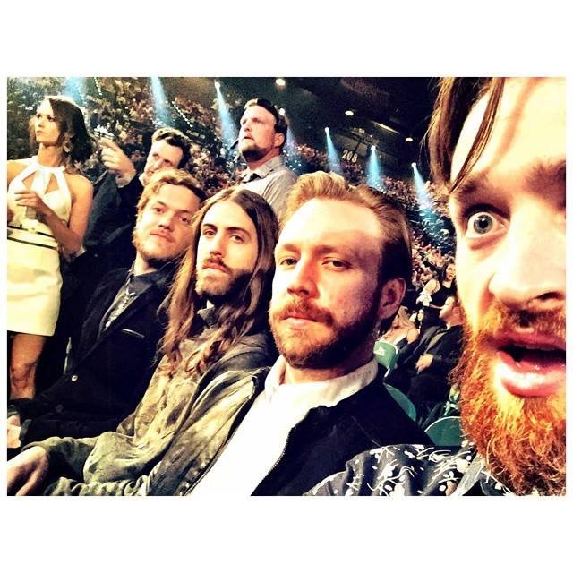 los40colombia's tweet photo. En los #BBMAsCon40 @Imaginedragons interpretando 'Stand by me ' del recién fallecido B.B King
http://t.co/MCjv3nN0ic http://t.co/lLrczbQZRM
