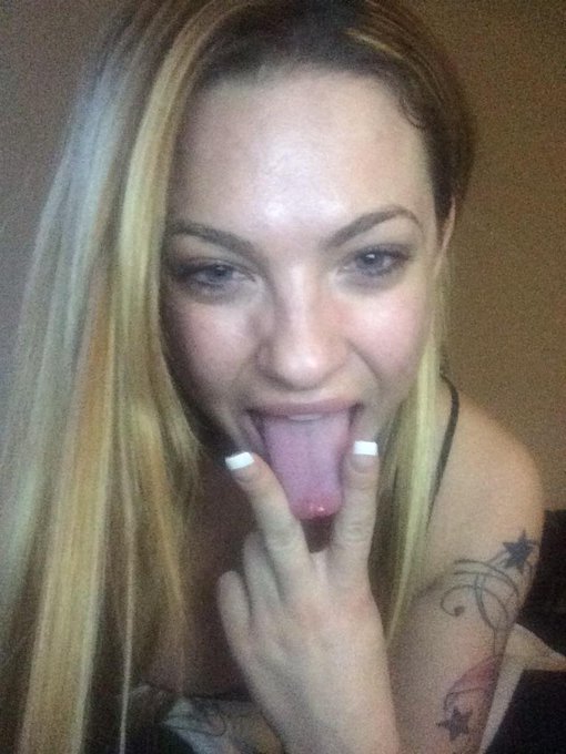 Transitioning back to blonde. ✌ http://t.co/50UWXMpGsV<a href="/tag/skyaddicts"class="tags"><span>#skyaddicts</span></a>