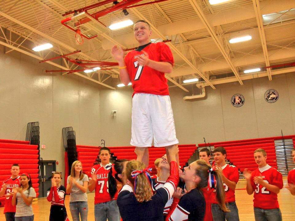 mlsheldahl's tweet photo. Definitely one of my favorite high school memories😂💪🙌 #classcheer http://t.co/oHjZR1sfpi