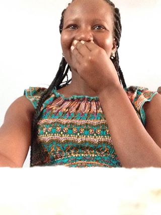 OngomB's tweet photo. Here she smiles http://t.co/tURo2vlEjx