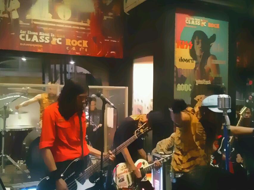 Sukses &amp; makin sukses akang2 <a href="/THE_EASTIGERS/">THE EASTIGERS</a> !
"Rock n'roll terdengar kembali"