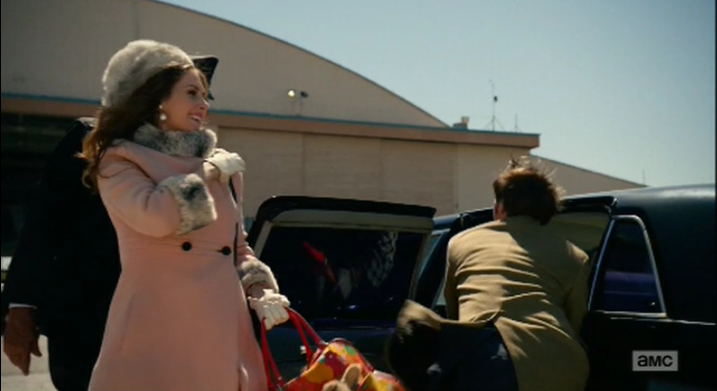BuzzFeedEnt's tweet photo. Trudy's outfit is everything #MadMenFinale http://t.co/bDtiVanSN9